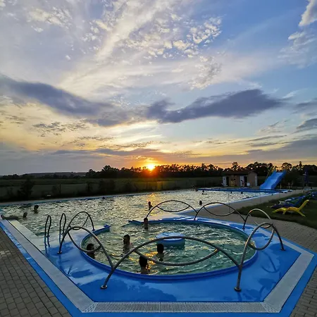 Drevenice Novolandia Lodge *